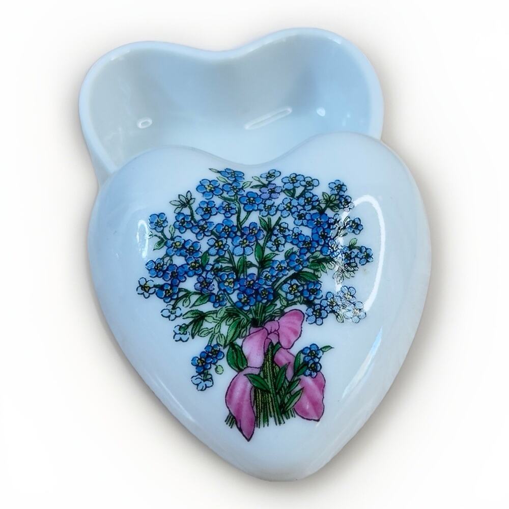 Vintage Takahgshi Trinket Box Forget Me Not Porcelain San‎ Francisco 2.5" x 2"